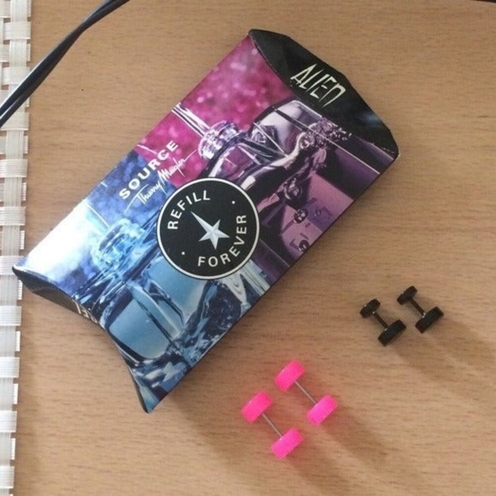 2 sets of cute fashion earrings